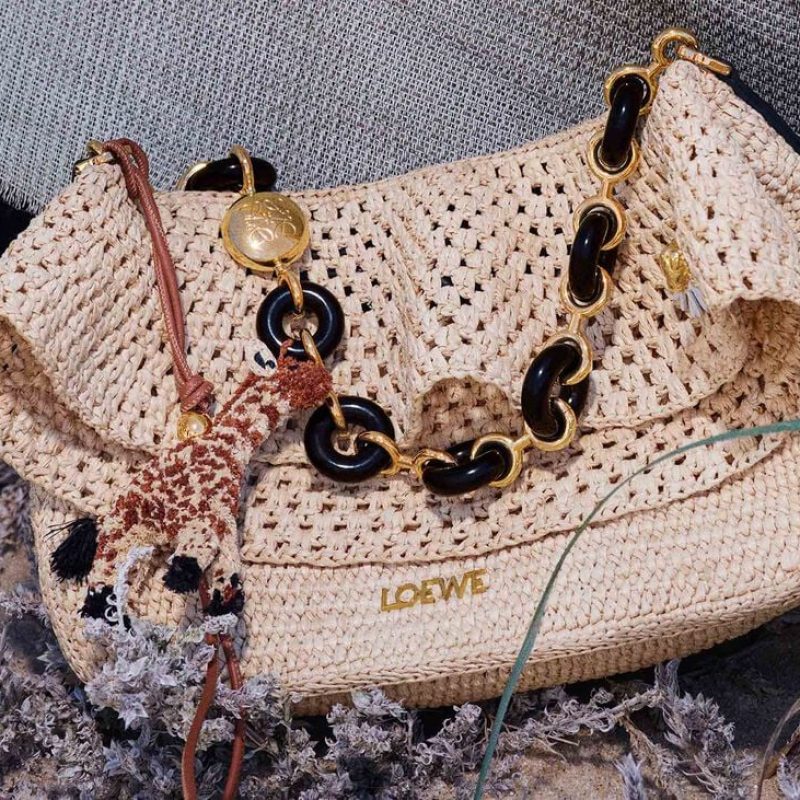 LOEWE_FW25_PAULAS_IBIZA_MAIN_CAMPAIGN_STILL_LIFE_sRGB_CROPPED_2880x1620_9