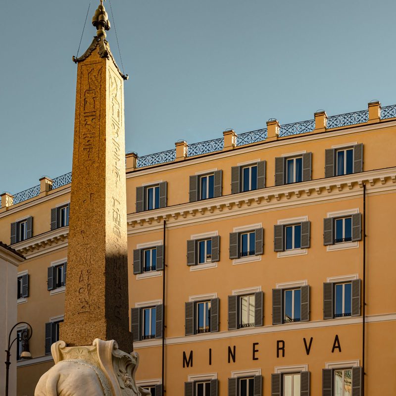 oe-la-minerva-facade-portrait-hr-mr-tripper